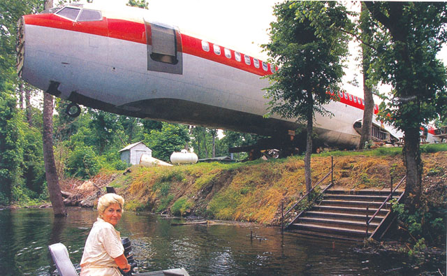 Boeing 727 airplane house