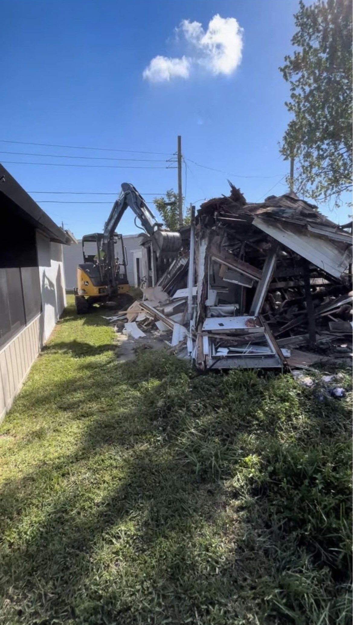 J&J Dumpster & Hauling , Tampa, FL Hometown Dumpster Rental